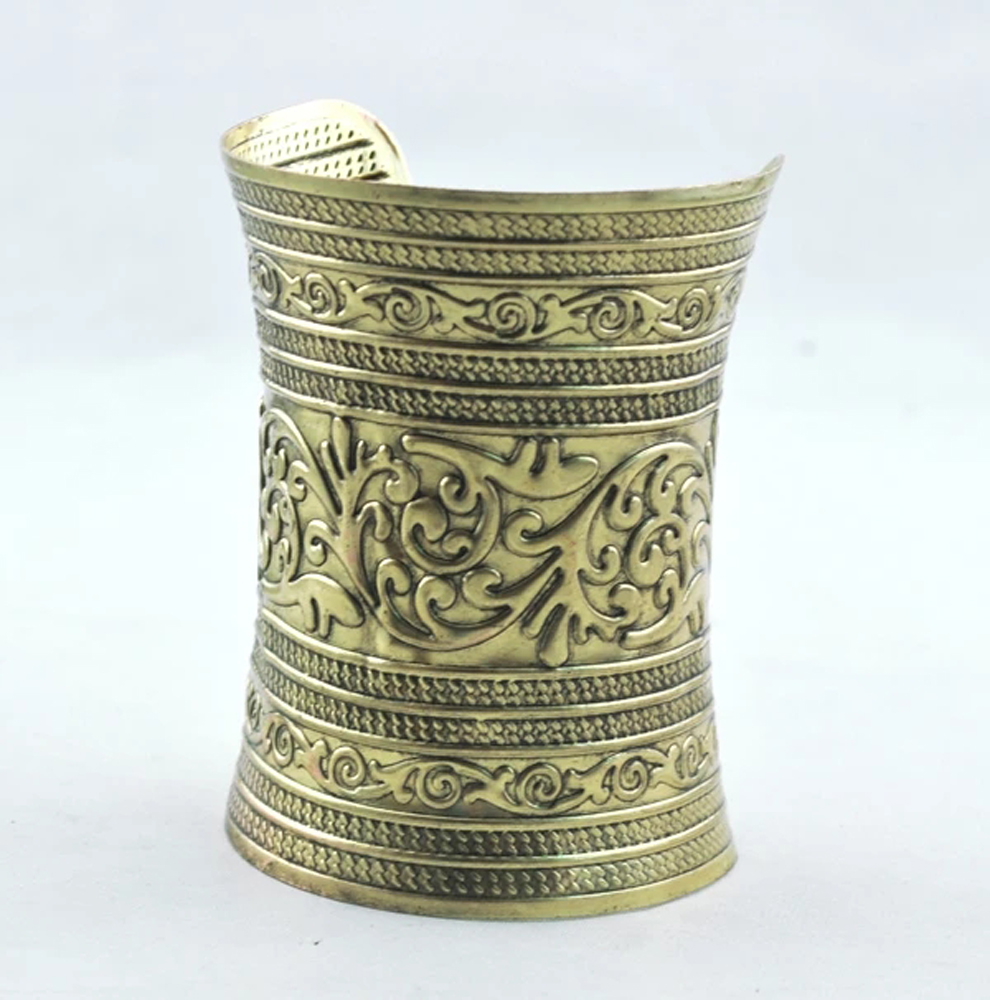 خمر سبيكة واسعة الكفة سوار للن - مراجعة Men Accessories India وسعره