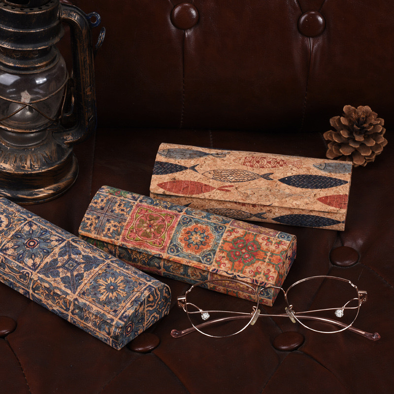 حافظة نظارات من الفلين الطبيعي - مراجعة Men Accessories Look وسعره