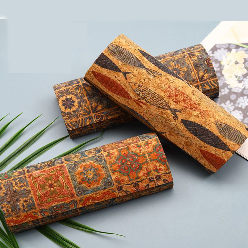 حافظة نظارات من الفلين الطبيعي - مراجعة Men Accessories Look وسعره