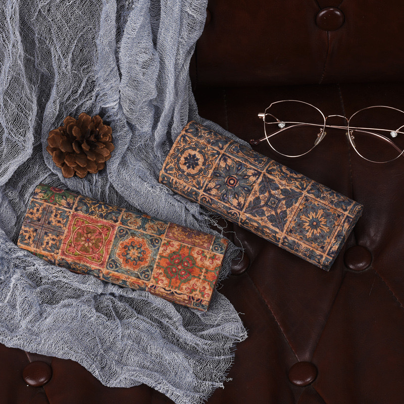 حافظة نظارات من الفلين الطبيعي - مراجعة Men Accessories Look وسعره